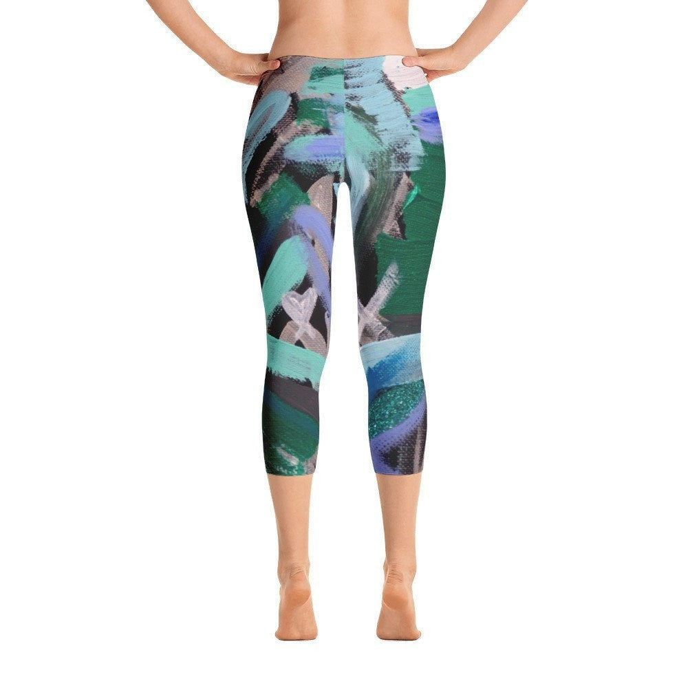 Right Is Right. Capri Leggings Abstract Deep