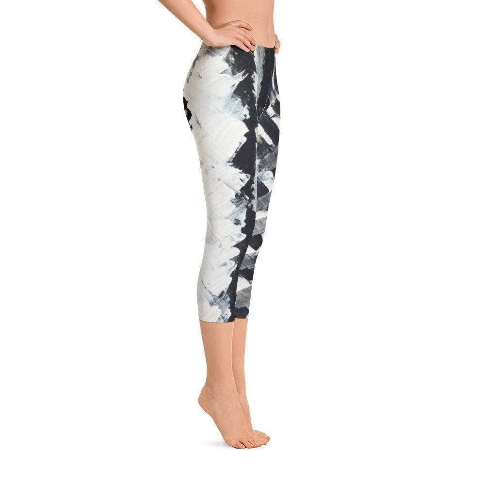 Up. Capri Leggings Abstract Deep